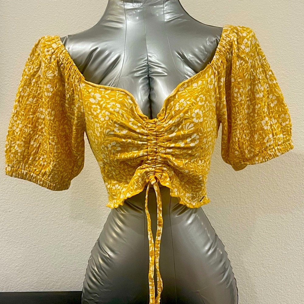 Roxy Gold Puff Sleeve Ruched Crop Blouse